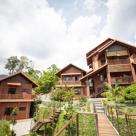 Red House The Garden Stay In Bukit Tinggi By Play Bentong Buitenkant foto