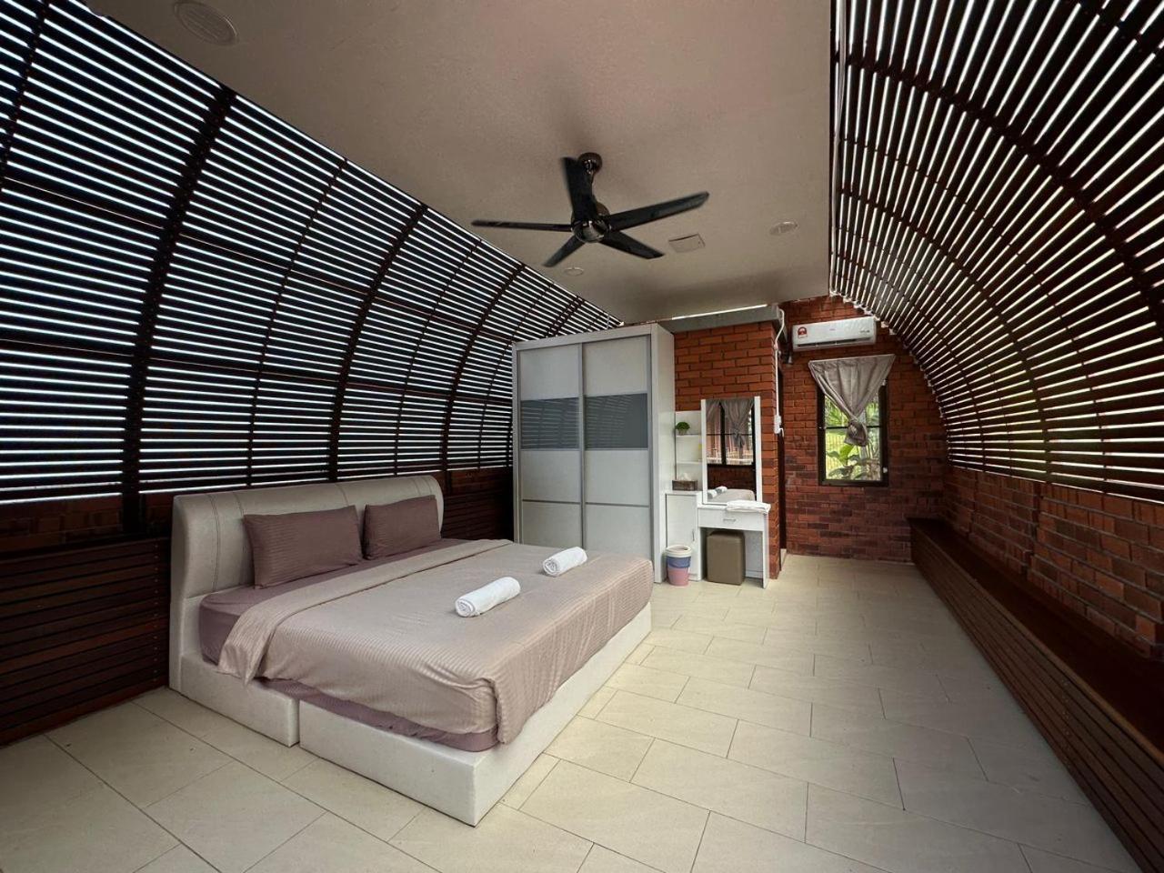 Red House The Garden Stay In Bukit Tinggi By Play Bentong Buitenkant foto