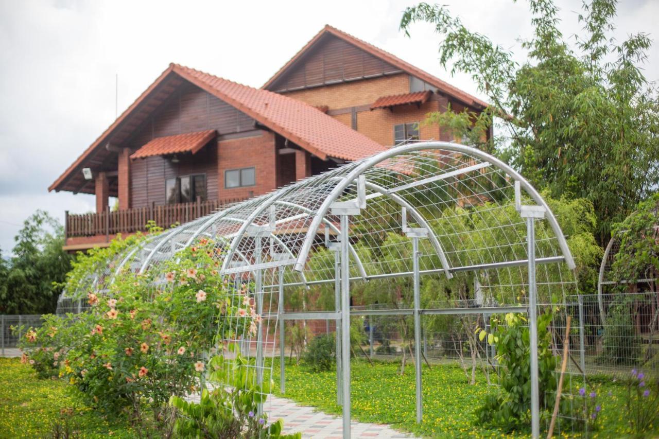 Red House The Garden Stay In Bukit Tinggi By Play Bentong Buitenkant foto