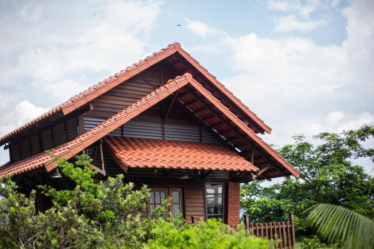 Red House The Garden Stay In Bukit Tinggi By Play Bentong Buitenkant foto