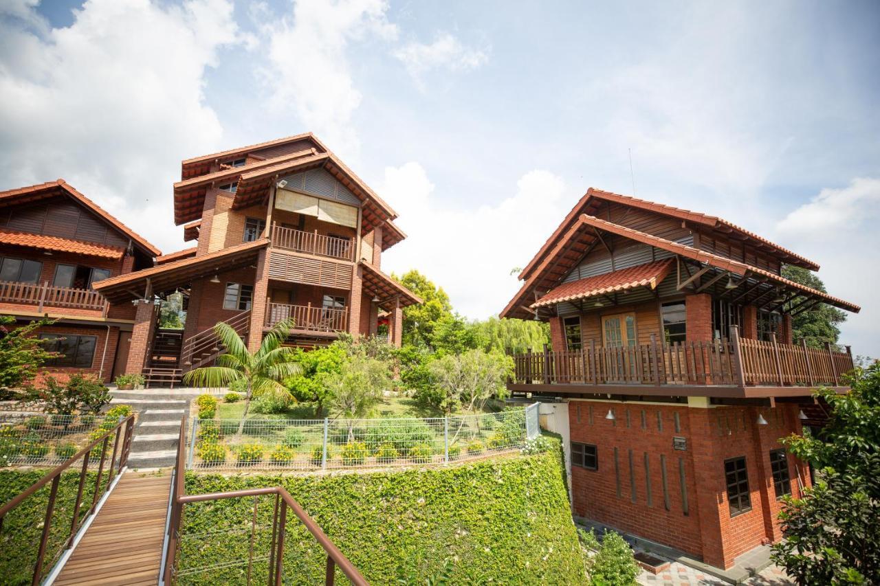 Red House The Garden Stay In Bukit Tinggi By Play Bentong Buitenkant foto
