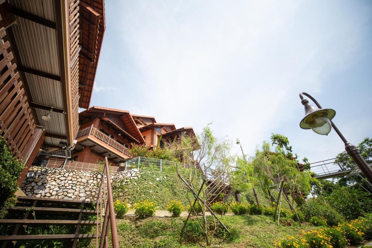 Red House The Garden Stay In Bukit Tinggi By Play Bentong Buitenkant foto