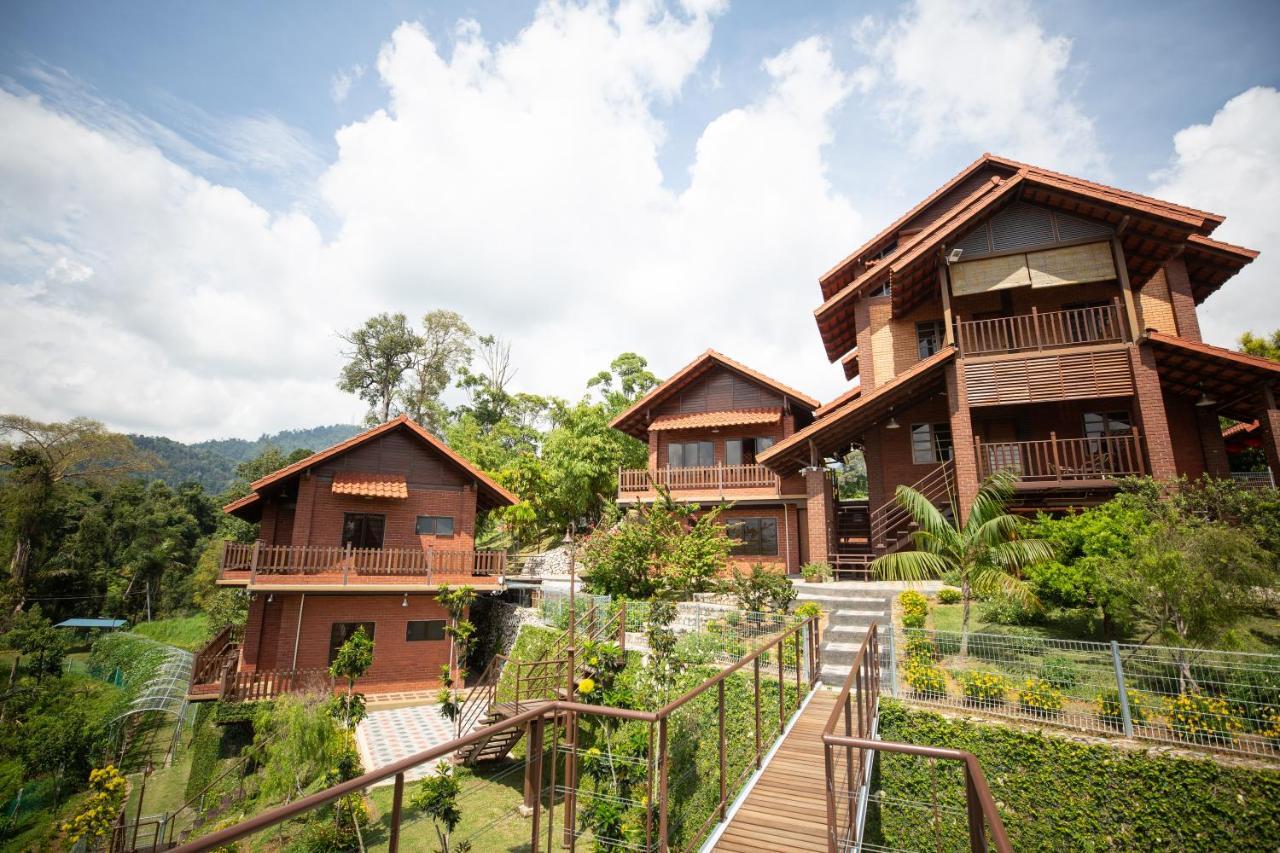 Red House The Garden Stay In Bukit Tinggi By Play Bentong Buitenkant foto