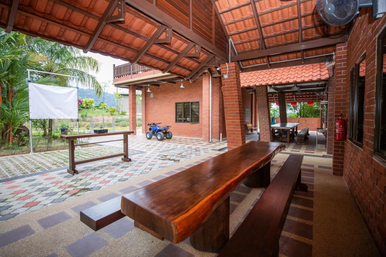 Red House The Garden Stay In Bukit Tinggi By Play Bentong Buitenkant foto