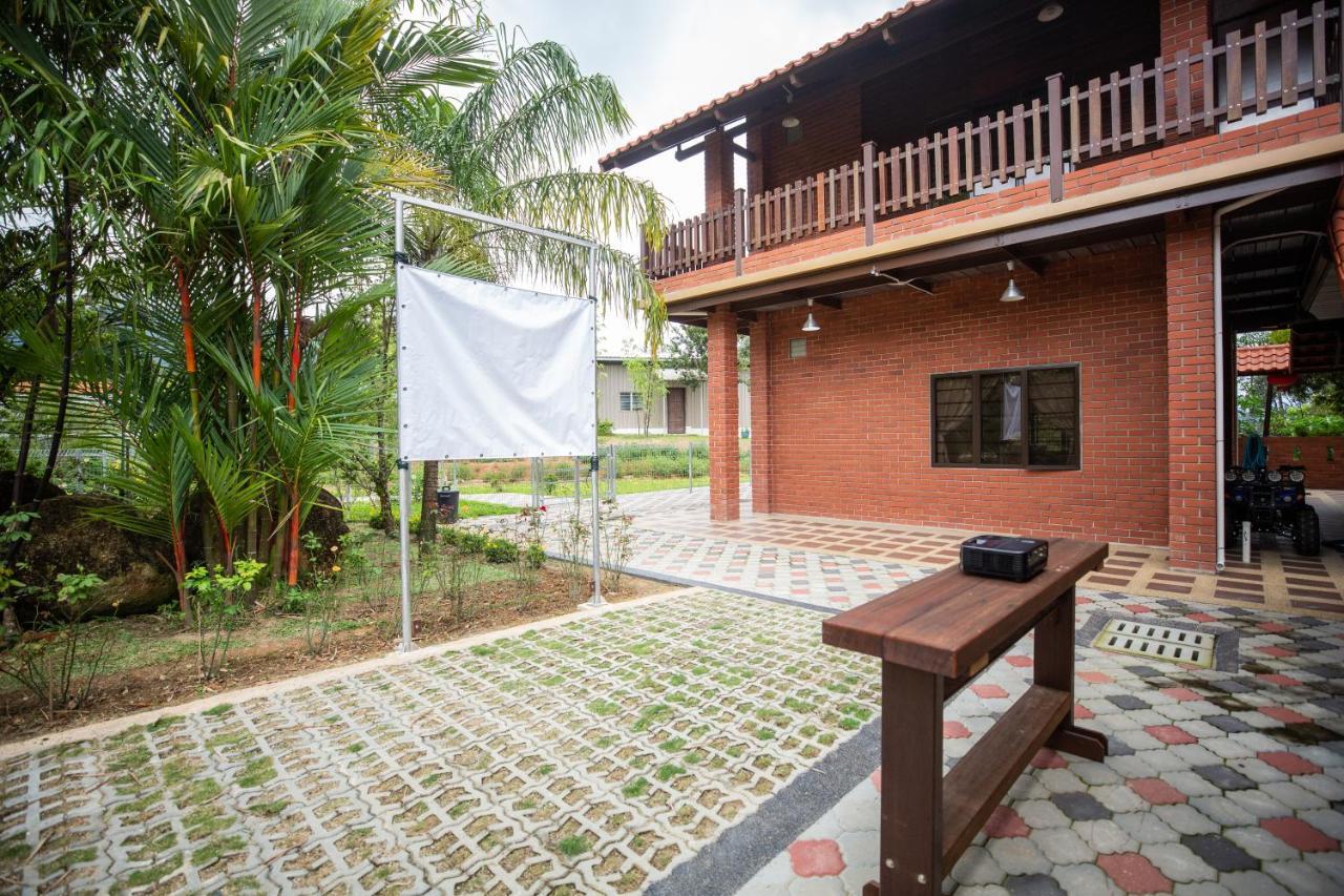 Red House The Garden Stay In Bukit Tinggi By Play Bentong Buitenkant foto