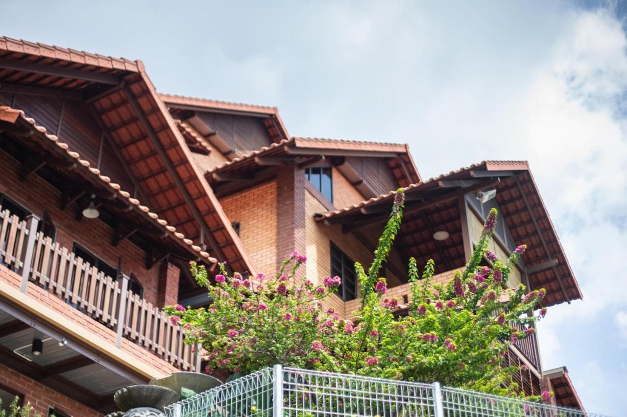 Red House The Garden Stay In Bukit Tinggi By Play Bentong Buitenkant foto